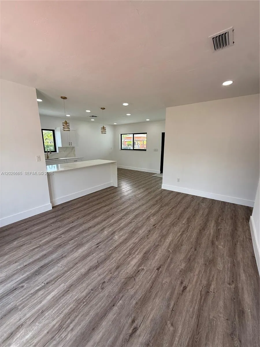 1014 W 66th St, Hialeah FL 33012