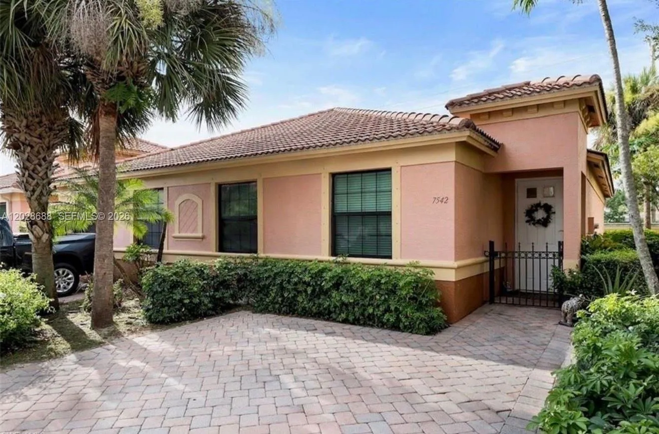 7542 Bristol, Naples FL 34120