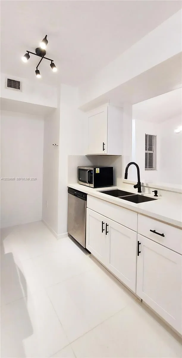 2501 Centergate Dr # 203, Miramar FL 33025