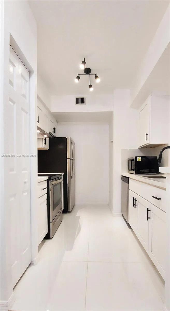 2501 Centergate Dr # 203, Miramar FL 33025