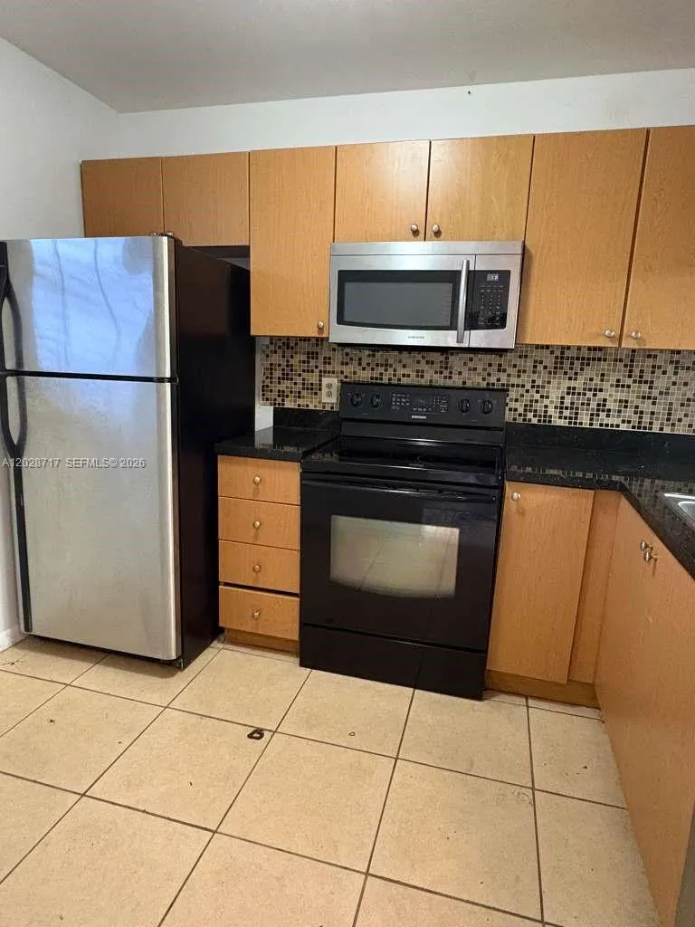10369 NW 8th St # 204, Pembroke Pines FL 33026