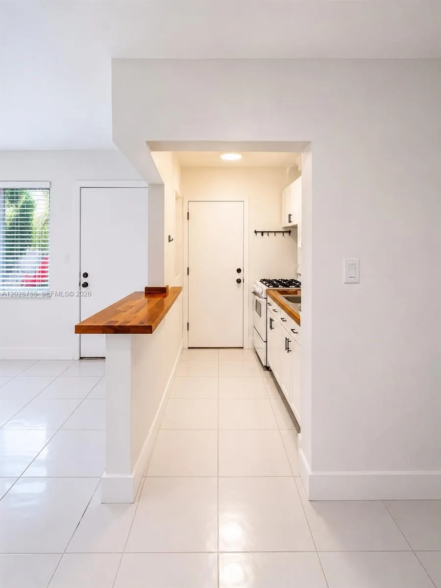 6330 SW 79th St # 23, South Miami FL 33143