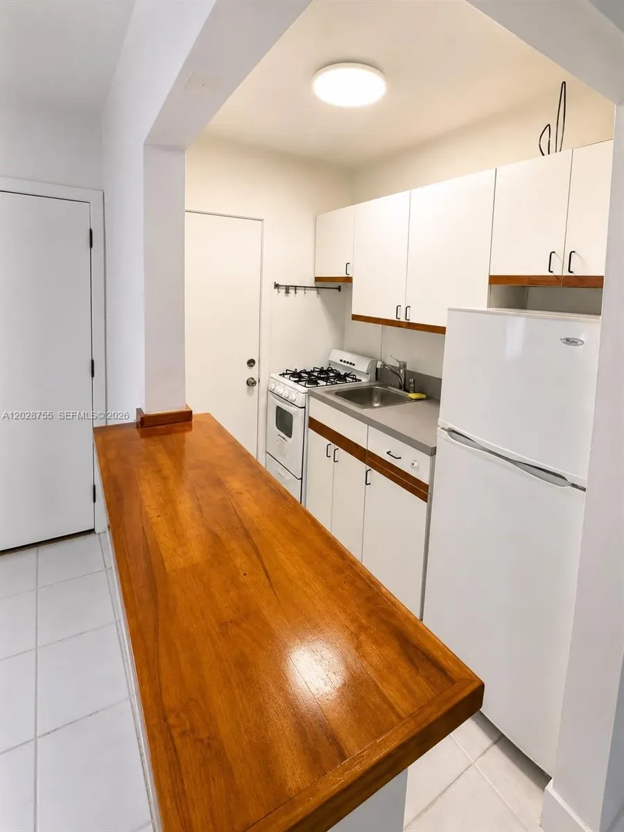 6330 SW 79th St # 23, South Miami FL 33143