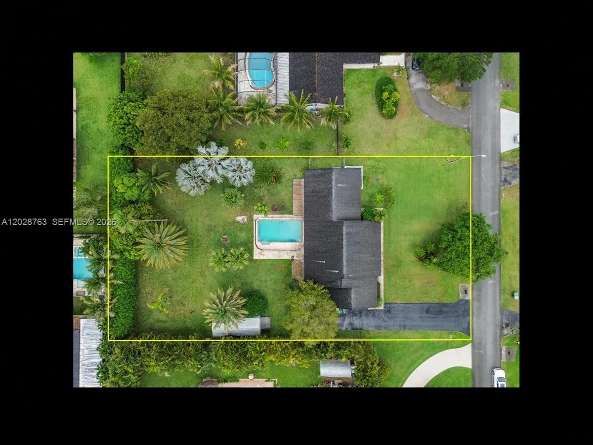 1571 NW 20th St, Homestead FL 33030