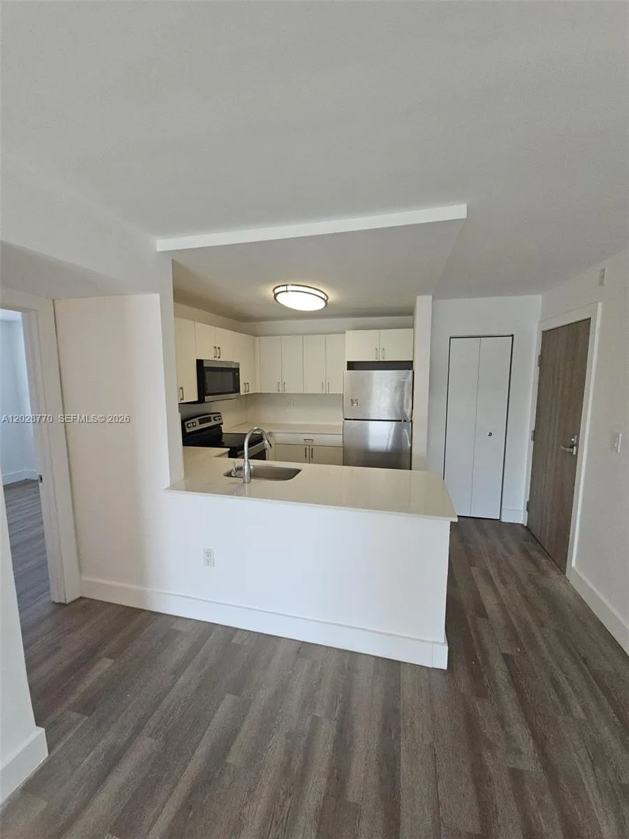 8101 Crespi Blvd # 304, Miami Beach FL 33141