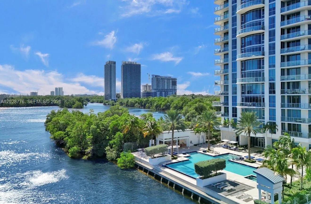 17111 Biscayne Blvd # 208, North Miami Beach FL 33160