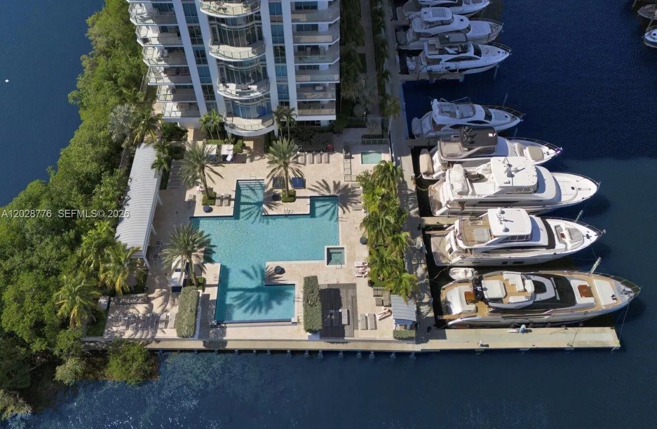 17111 Biscayne Blvd # 208, North Miami Beach FL 33160