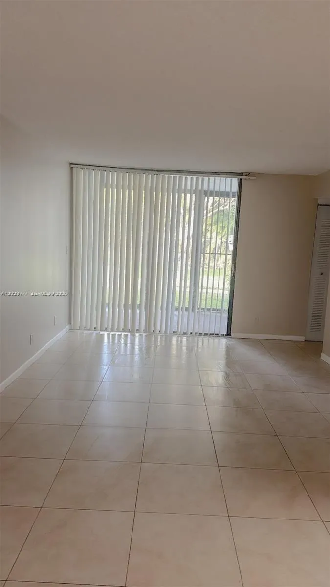 211 Lake Pointe Dr # 109, Oakland Park FL 33309