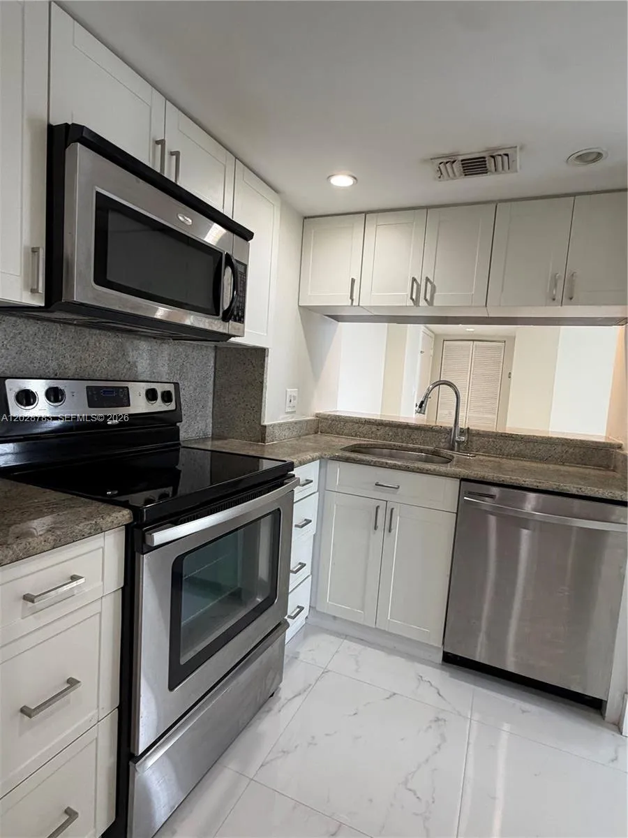 770 Claughton Island Dr # 704, Miami FL 33131