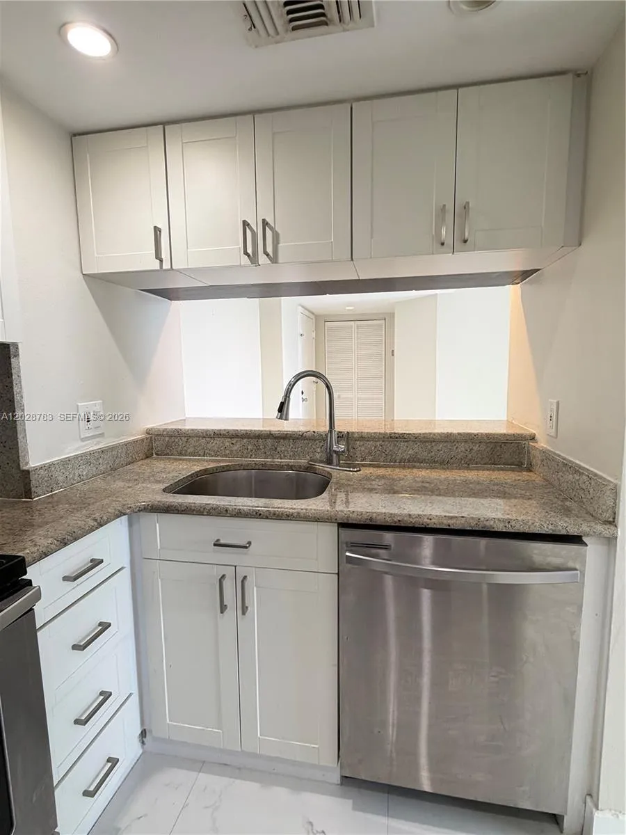 770 Claughton Island Dr # 704, Miami FL 33131