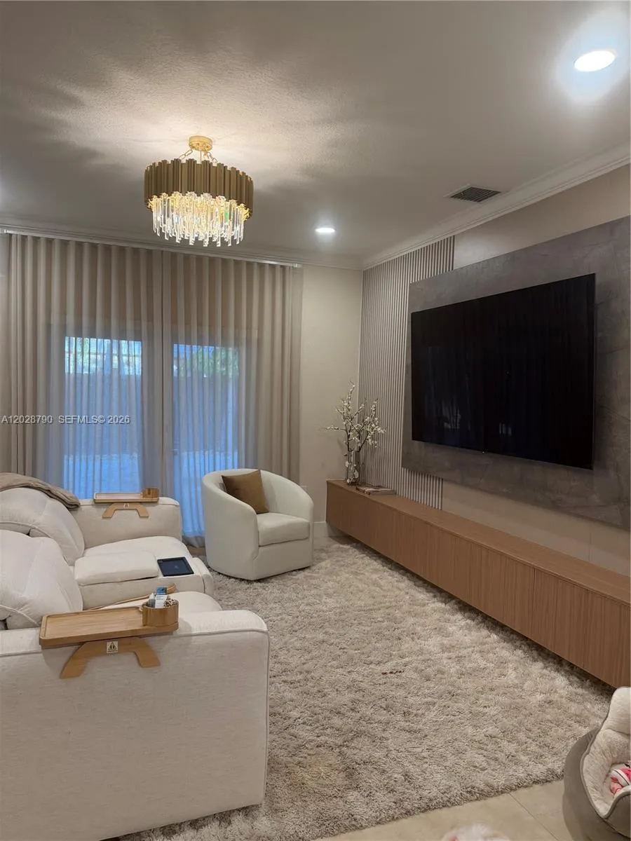 16816 NW 91st Ave, Miami Lakes FL 33018