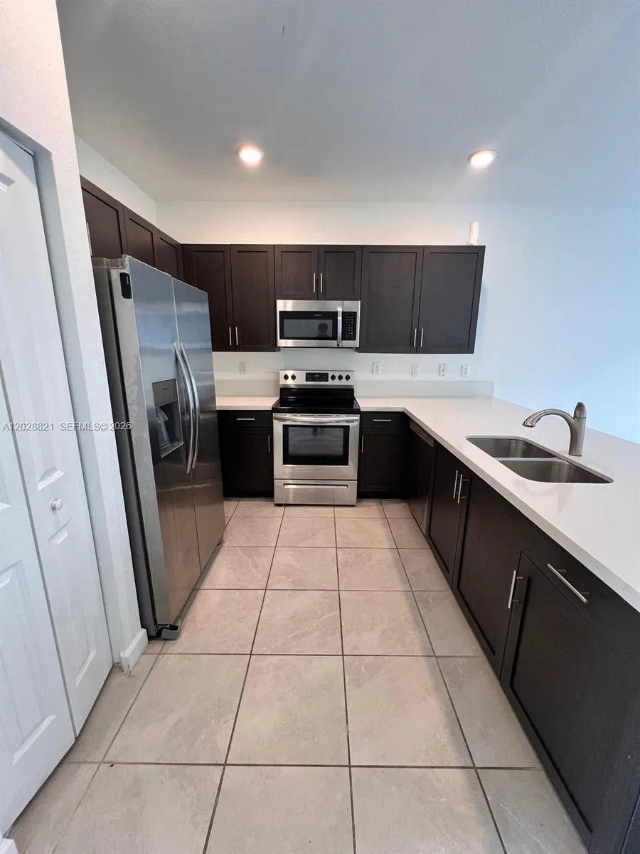 1030 SE 26th Ter, Homestead FL 33035