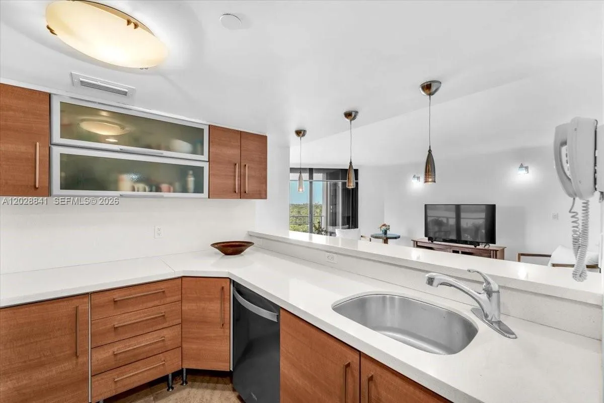 2000 Towerside Ter # 908, Miami FL 33138