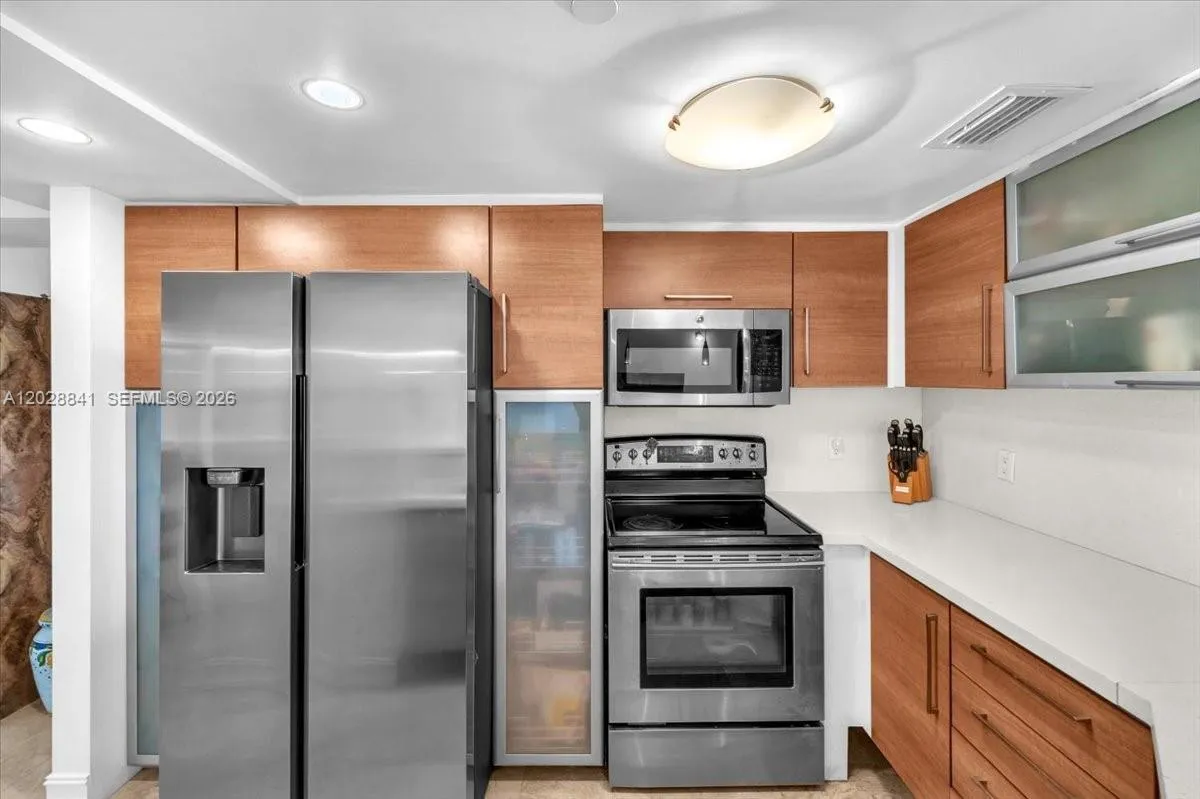 2000 Towerside Ter # 908, Miami FL 33138