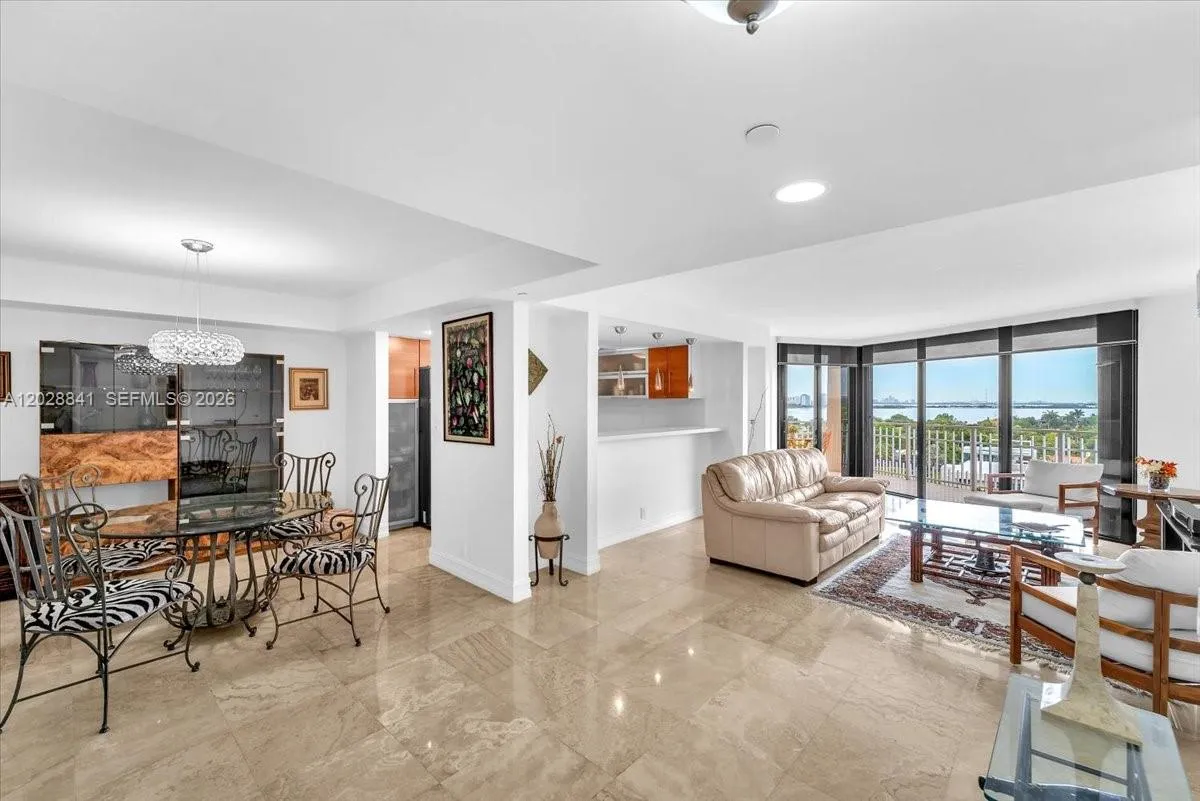 2000 Towerside Ter # 908, Miami FL 33138