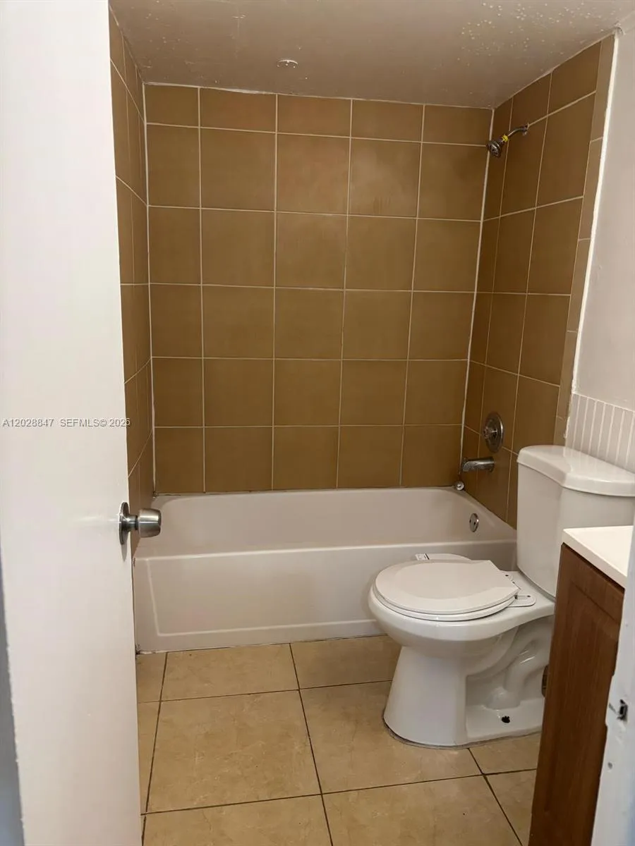 6675 W 4th Ave # 408, Hialeah FL 33012
