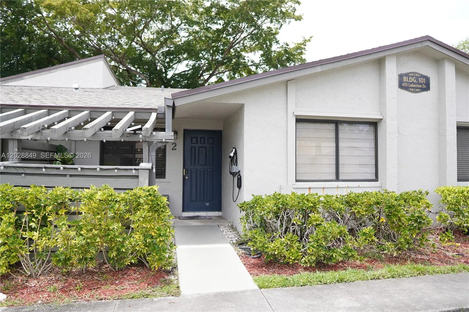 453 Lakeview Dr # 2, Weston FL 33326