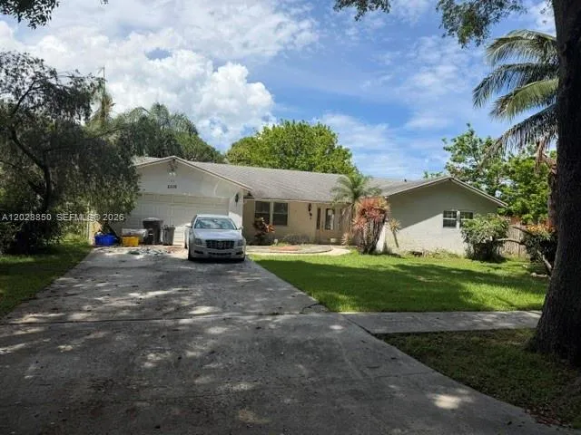 2015 Pinehurst Dr, West Palm Beach FL 33407