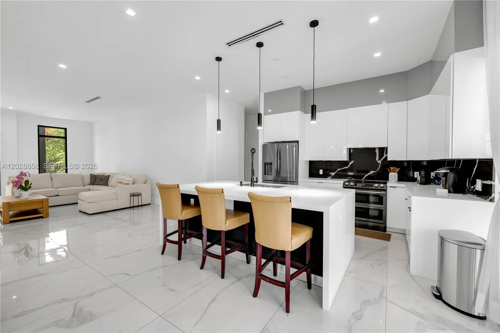 152 NW 165th St, Miami FL 33169
