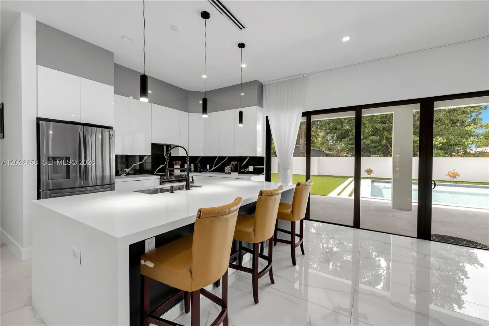 152 NW 165th St, Miami FL 33169