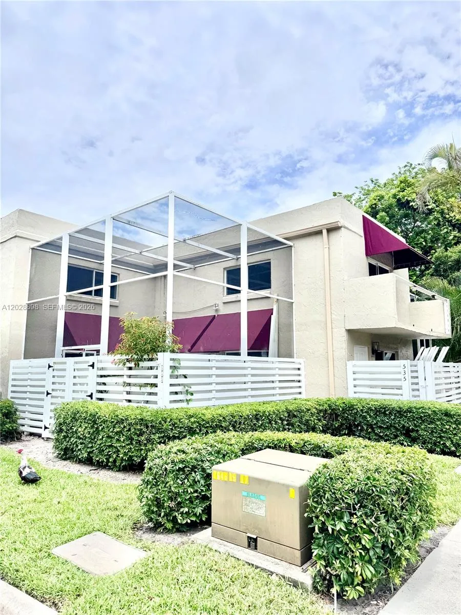 535 NW 98th Ave, Plantation FL 33324