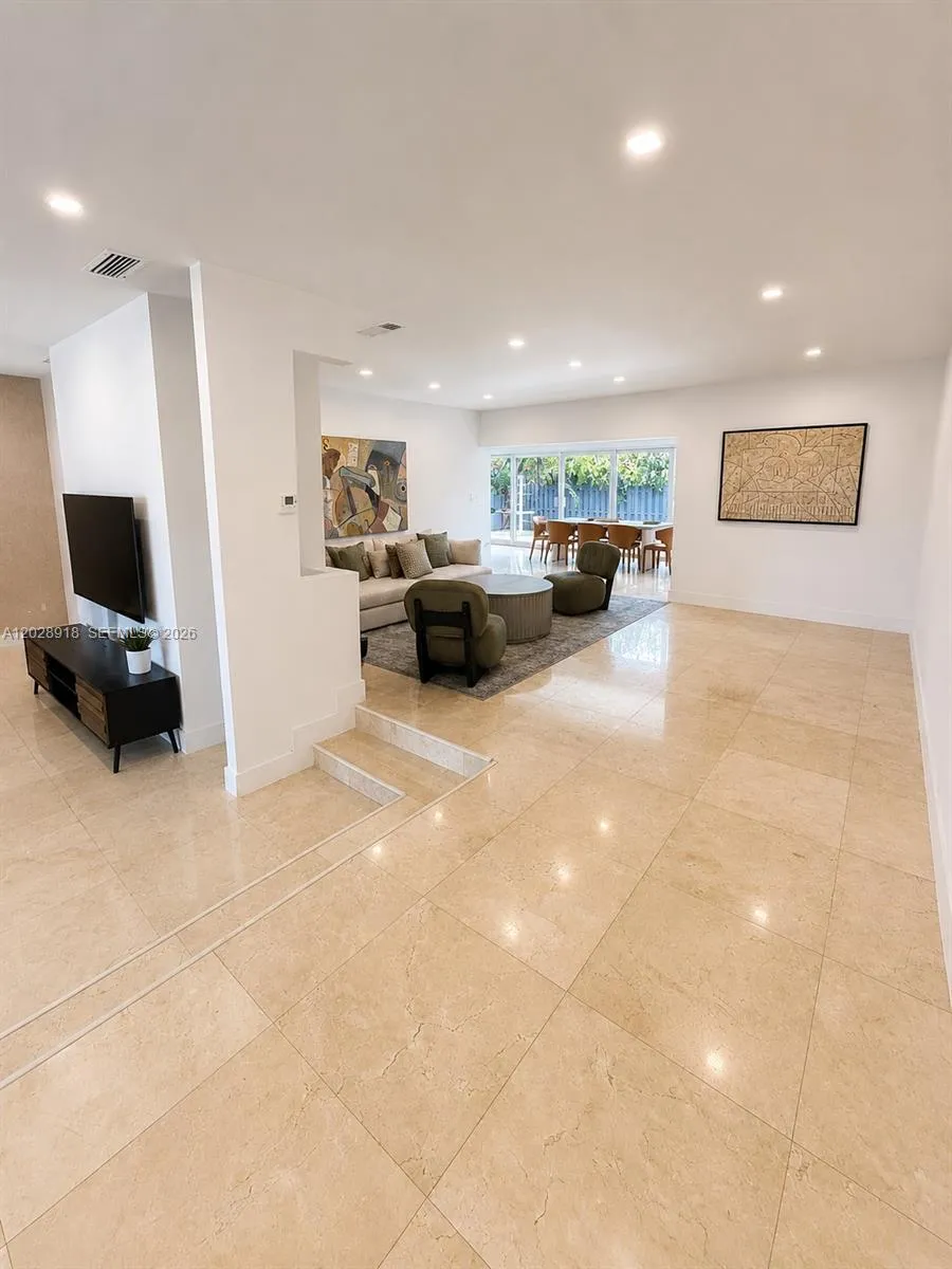 18641 NE 21st Ave, Miami FL 33179