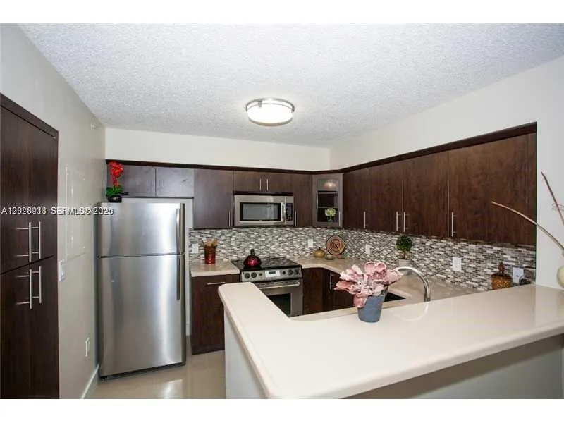 4540 NW 107 AV # 11, Doral FL 33178