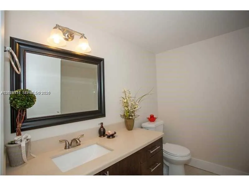 4540 NW 107 AV # 11, Doral FL 33178