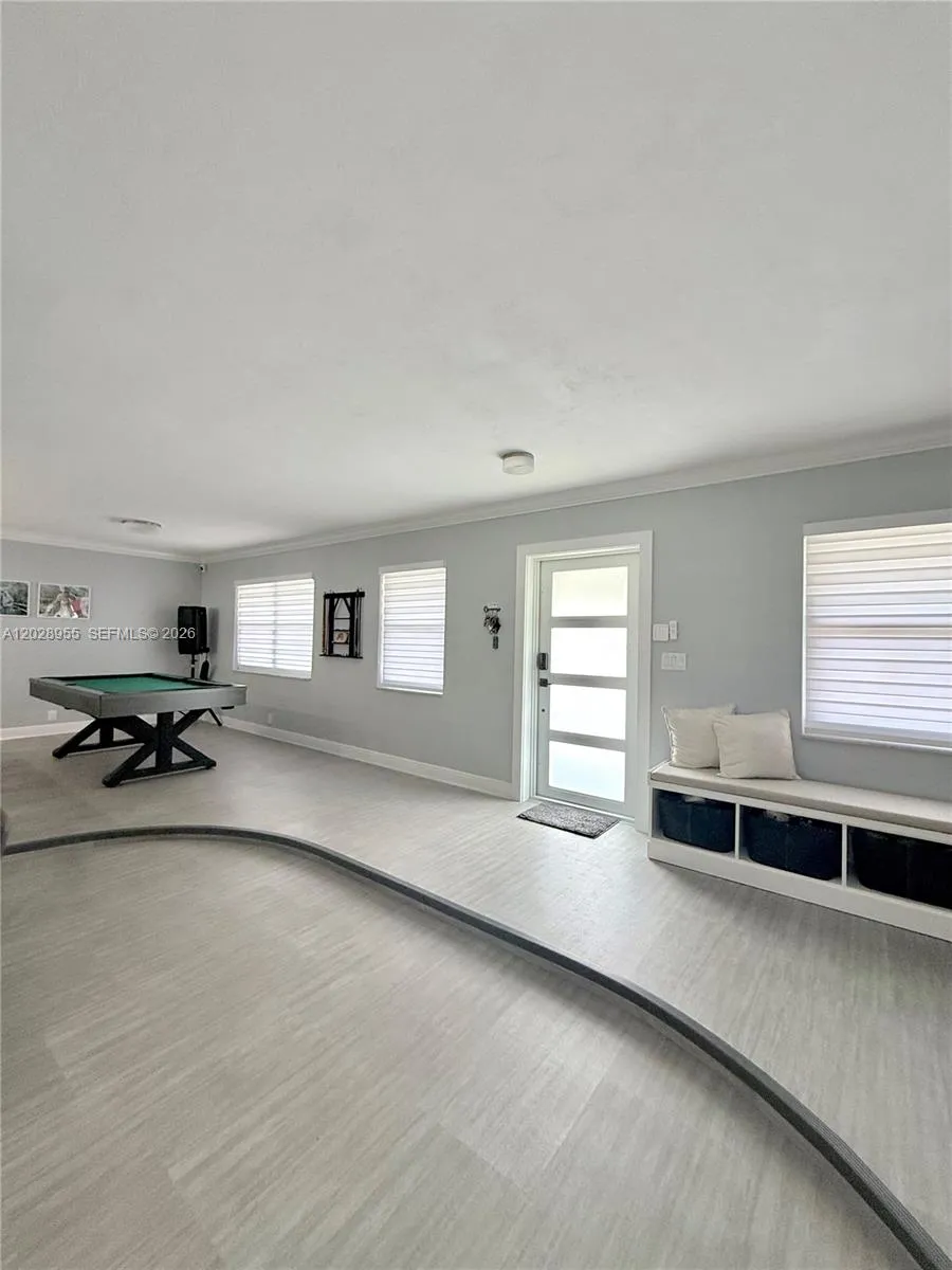 5680 SW 7th St, Plantation FL 33317