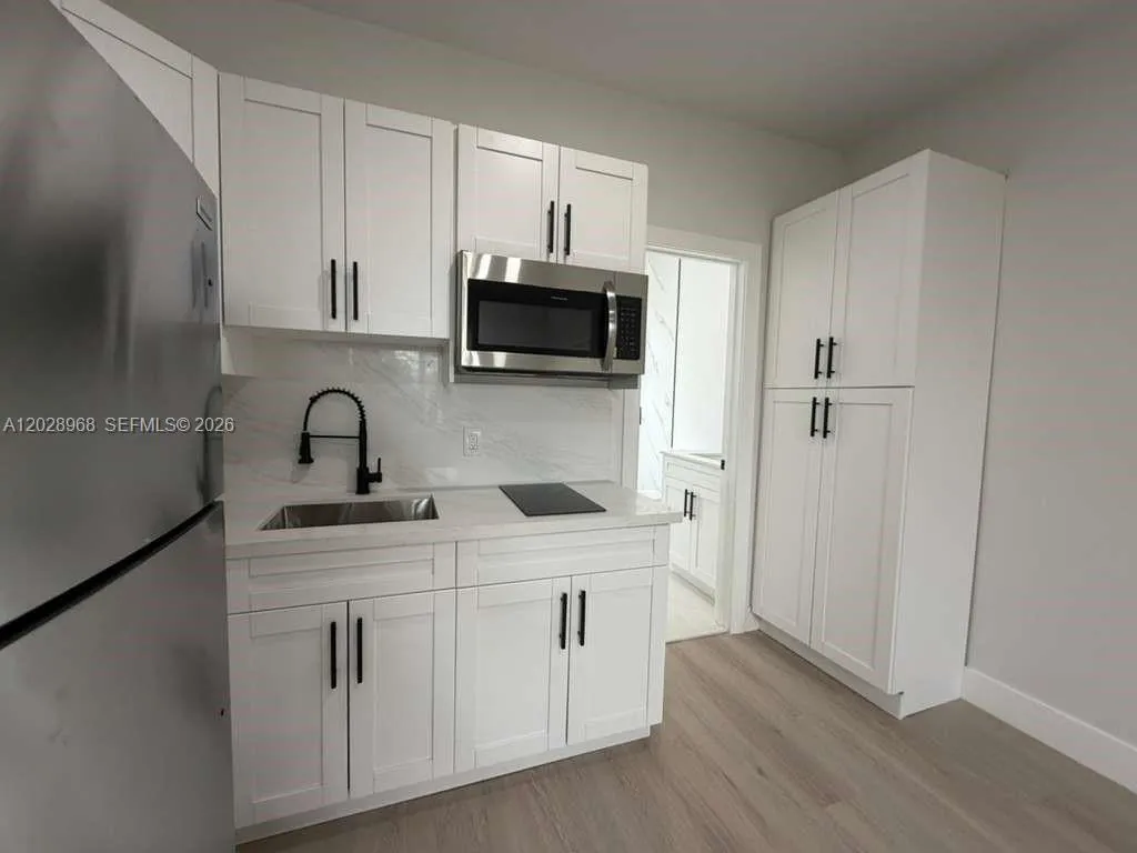 2425 SW 6th St # 6, Miami FL 33135