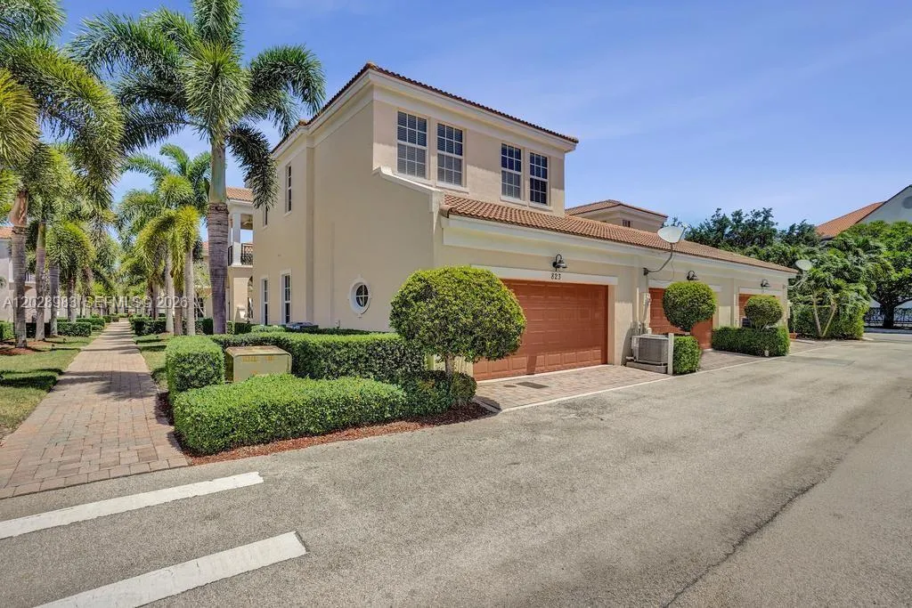 823 NW 82nd Ln, Boca Raton FL 33487