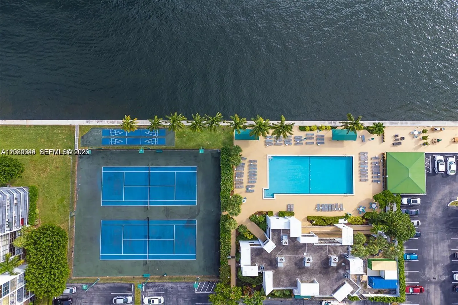 800 Parkview Dr # 527, Hallandale Beach FL 33009