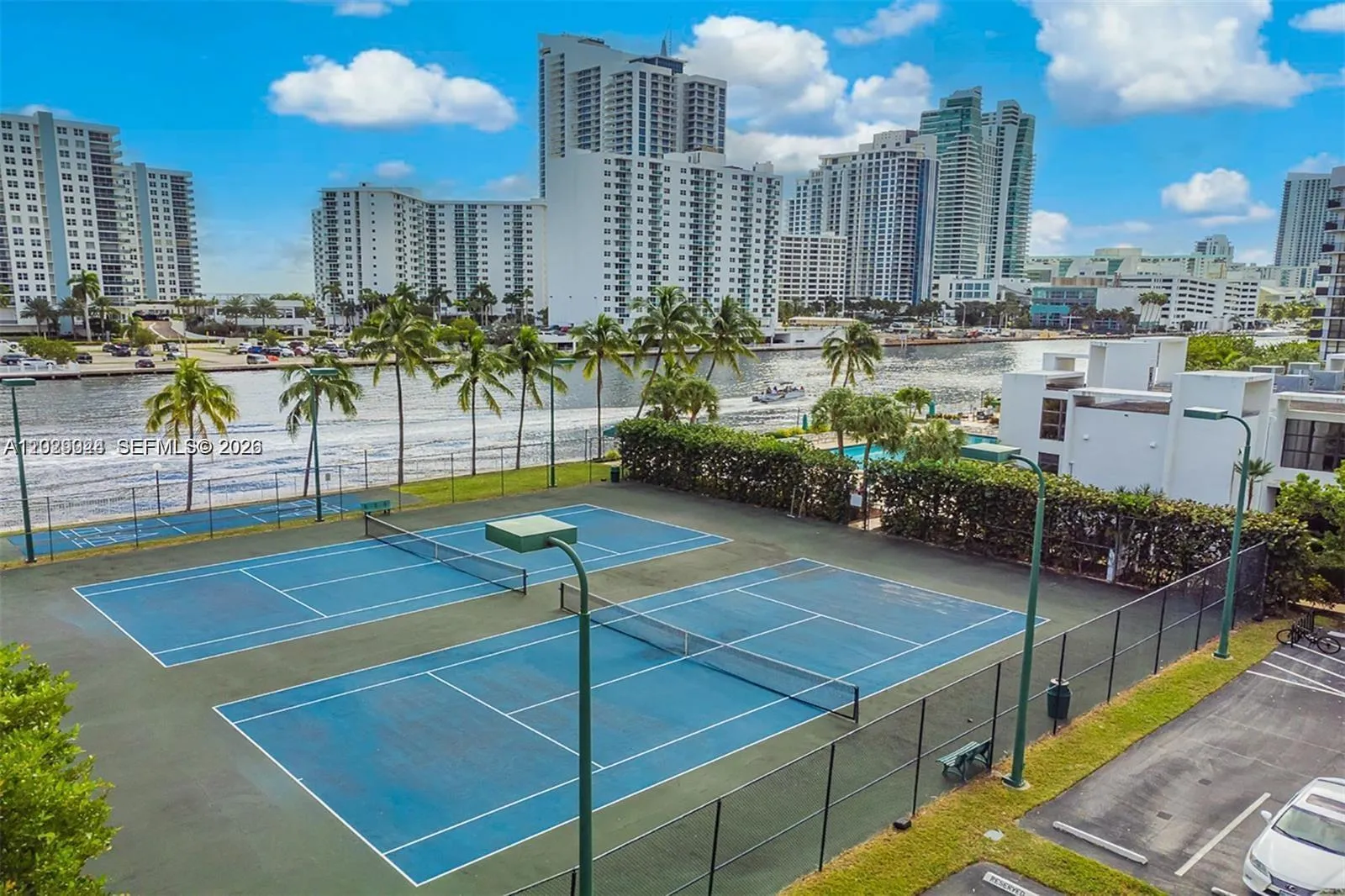 800 Parkview Dr # 527, Hallandale Beach FL 33009