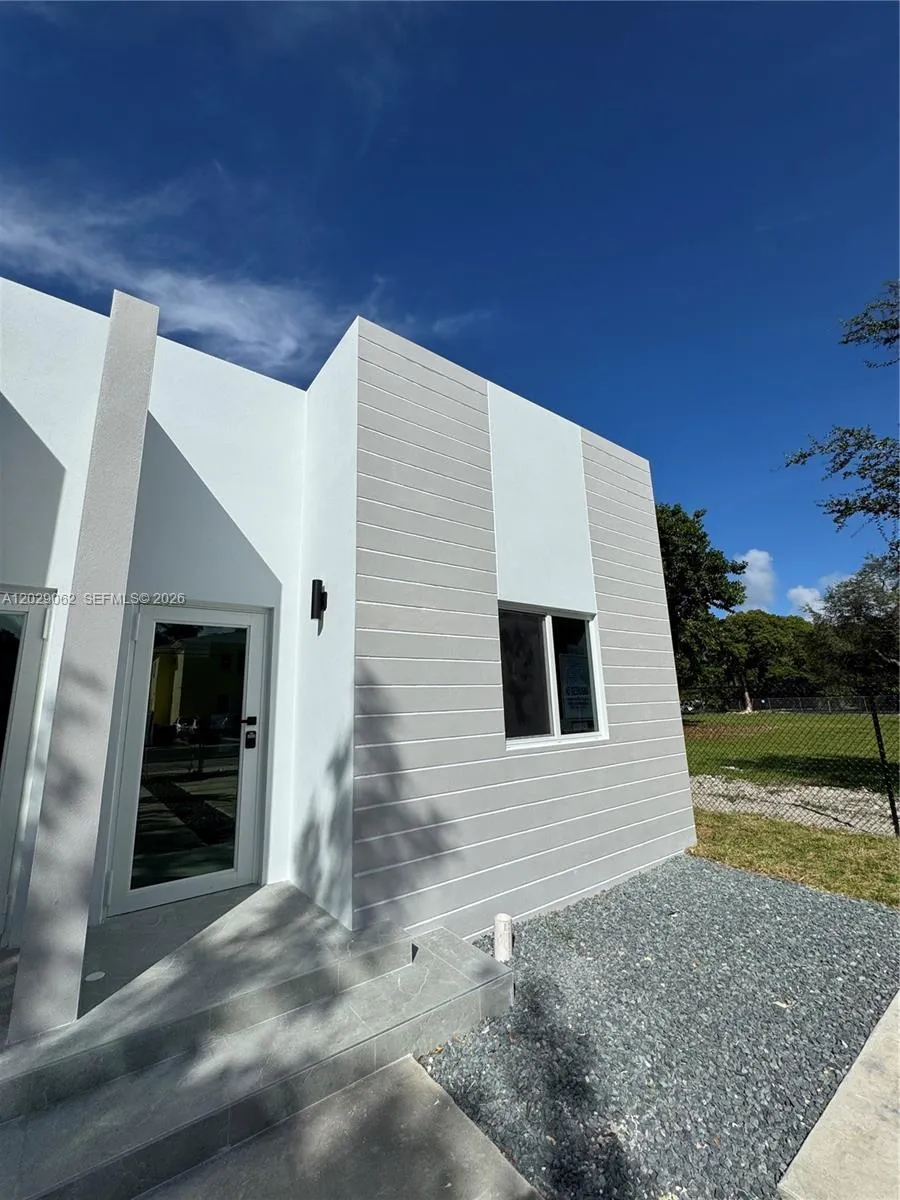 135 NW 60th St # B, Miami FL 33127