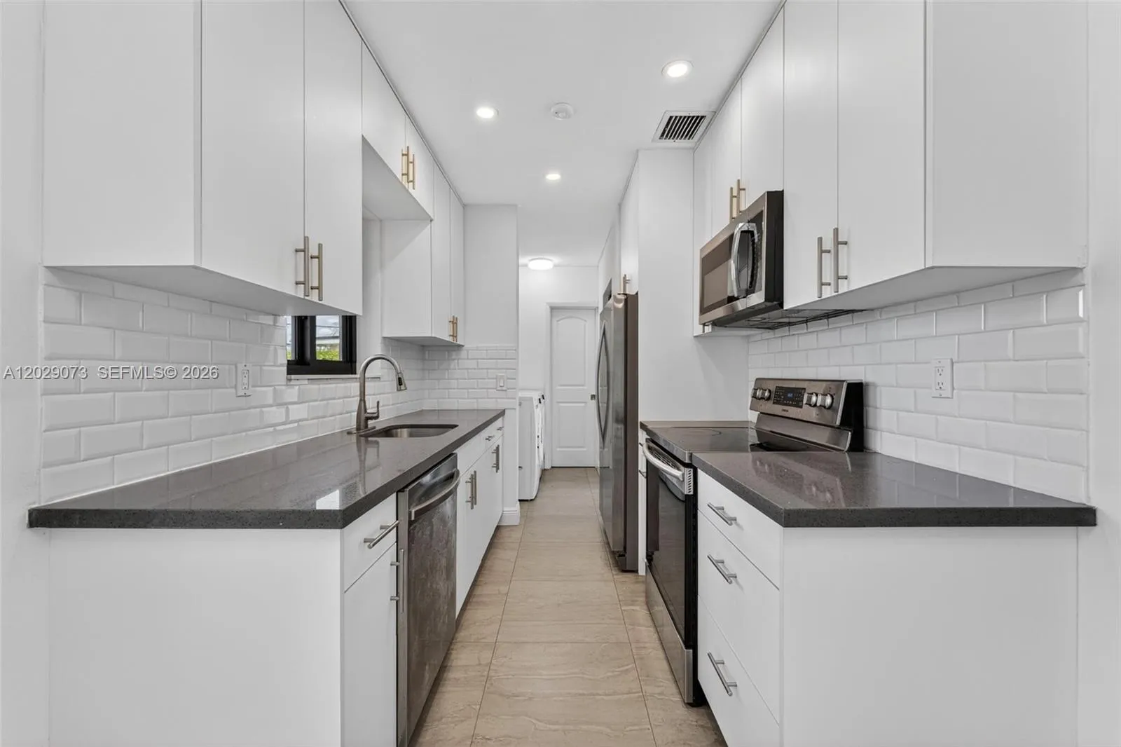 680 W 50th Pl, Hialeah FL 33012