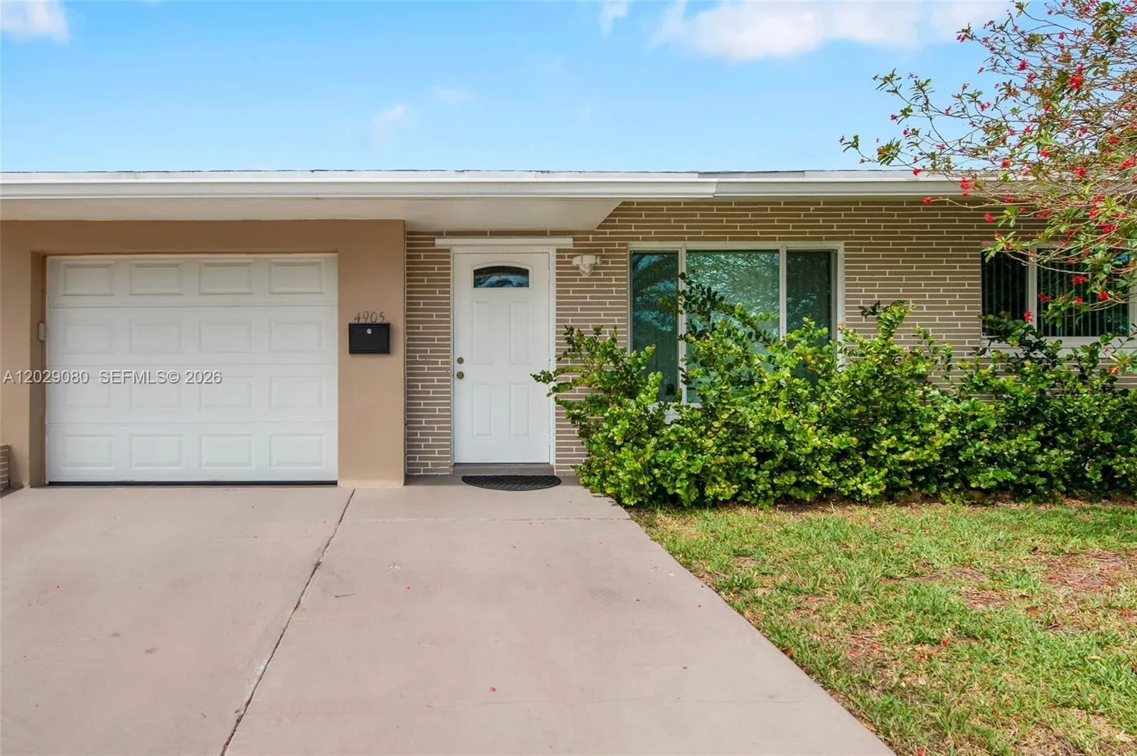 4905 NW 47th Ave, Tamarac FL 33319
