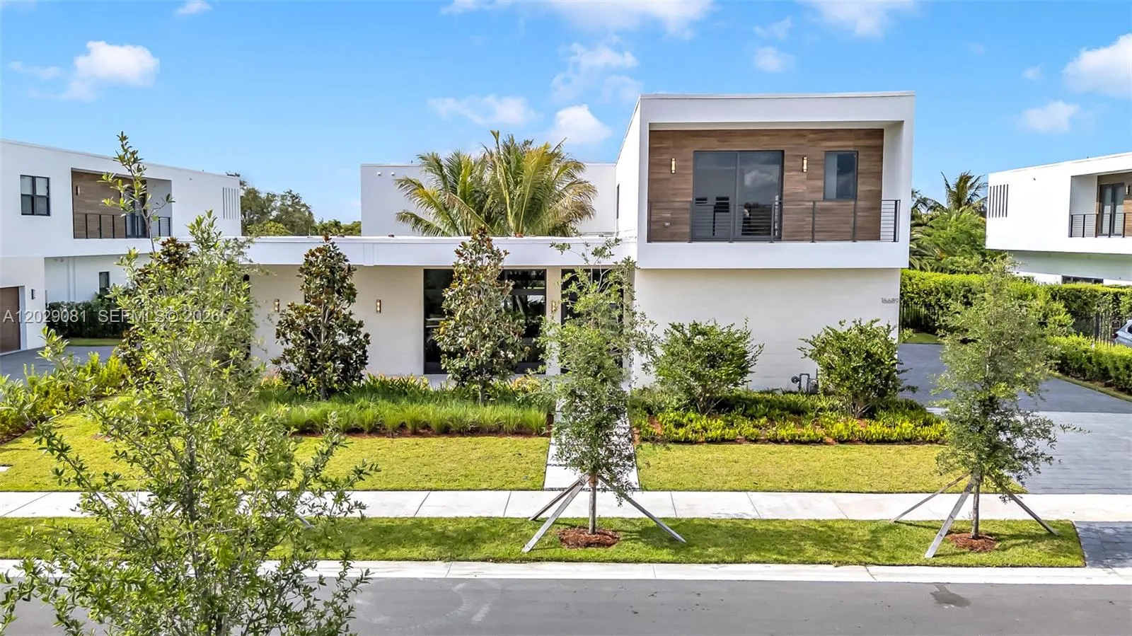 16689 N Botaniko Dr N, Weston FL 33326