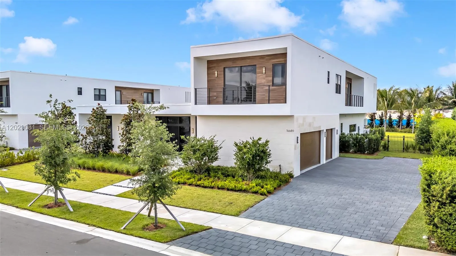 16689 N Botaniko Dr N, Weston FL 33326