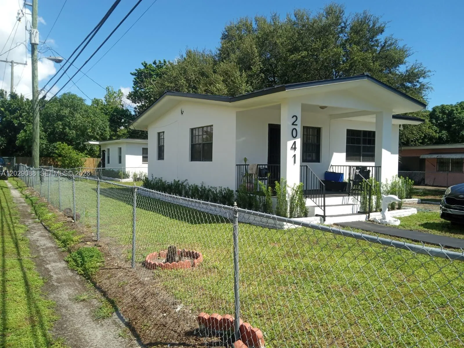 2041 NW 100th St, Miami FL 33147