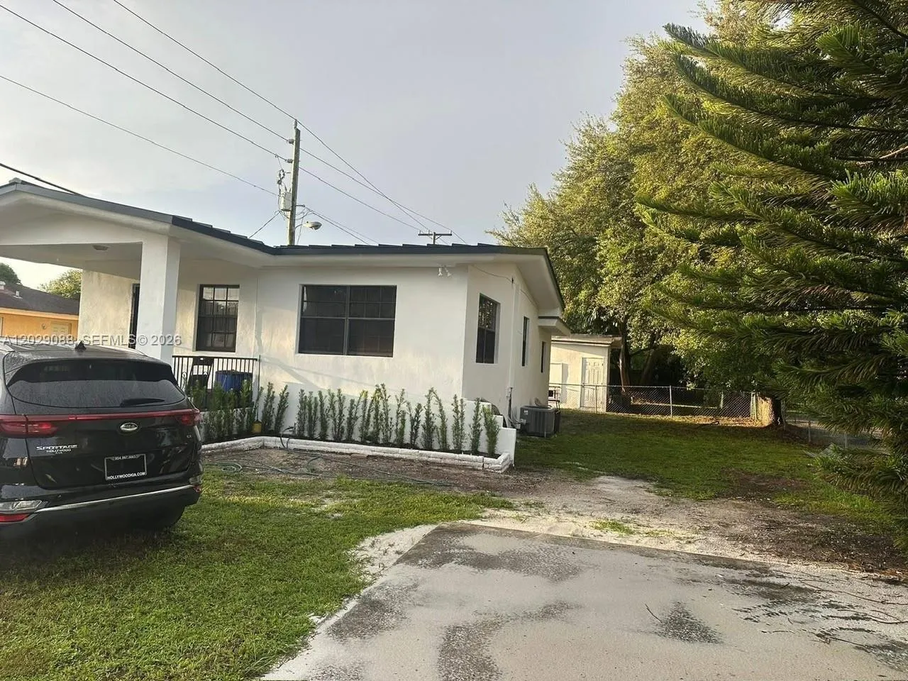 2041 NW 100th St, Miami FL 33147