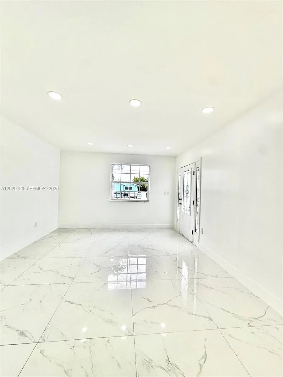 574 E 21st St, Hialeah FL 33013
