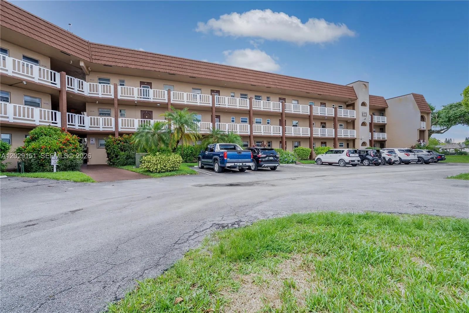 9340 Sunrise Lakes Blvd # 209, Sunrise FL 33322