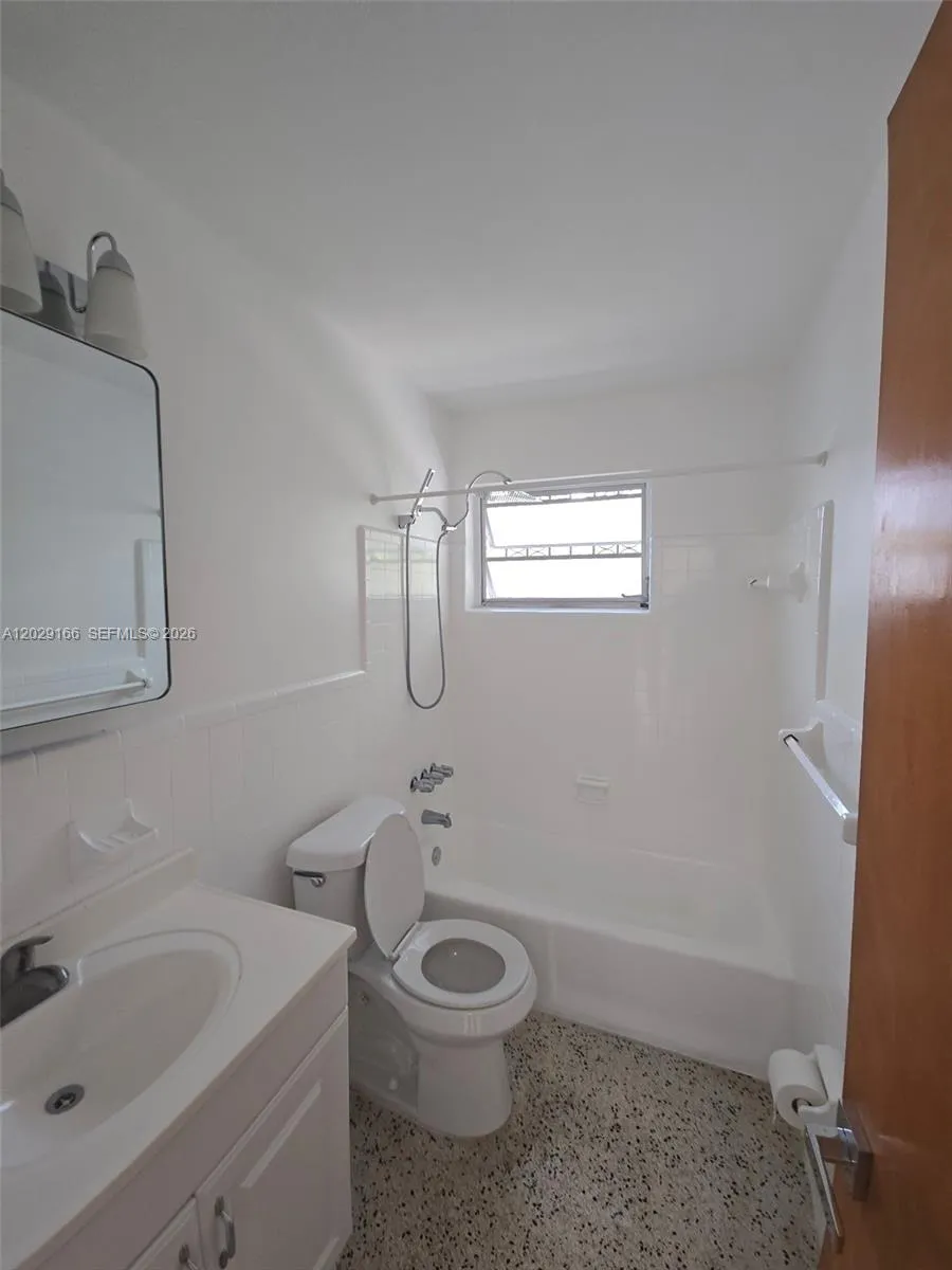 3435 NW 4th St, Miami FL 33125