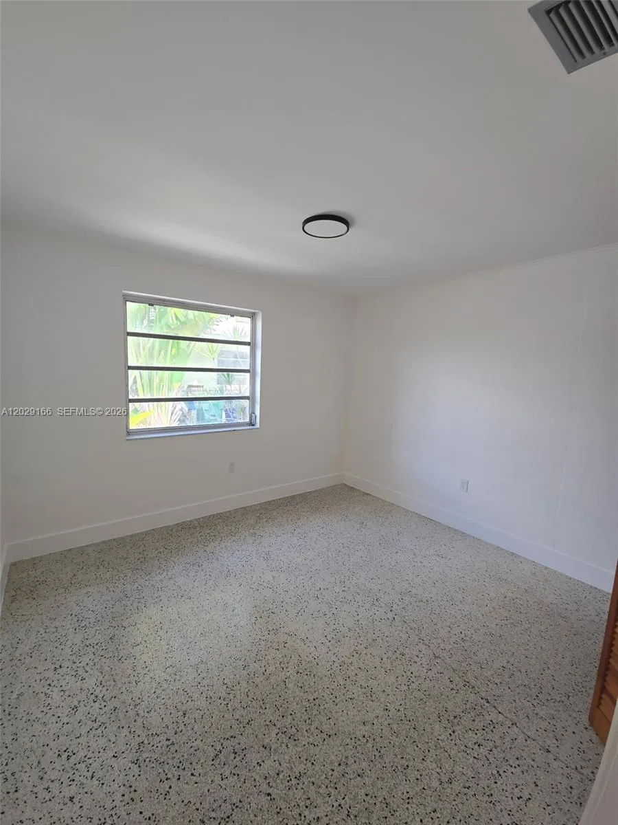 3435 NW 4th St, Miami FL 33125