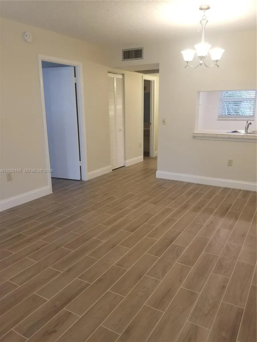 9410 Poinciana Pl # 101, Davie FL 33324