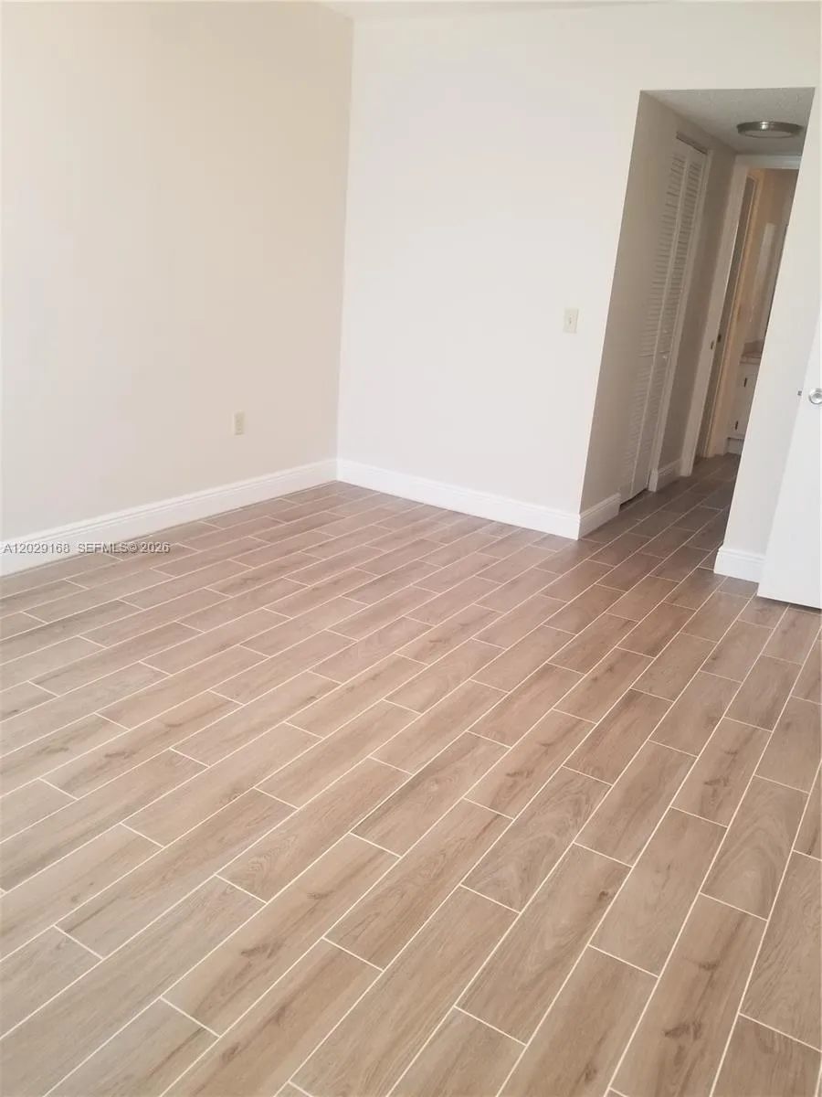 9410 Poinciana Pl # 101, Davie FL 33324