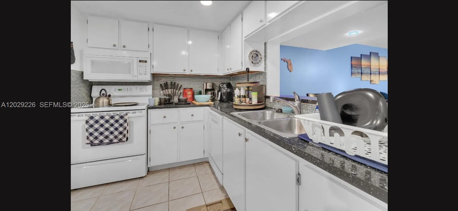 9427 NW 42nd St, Sunrise FL 33351