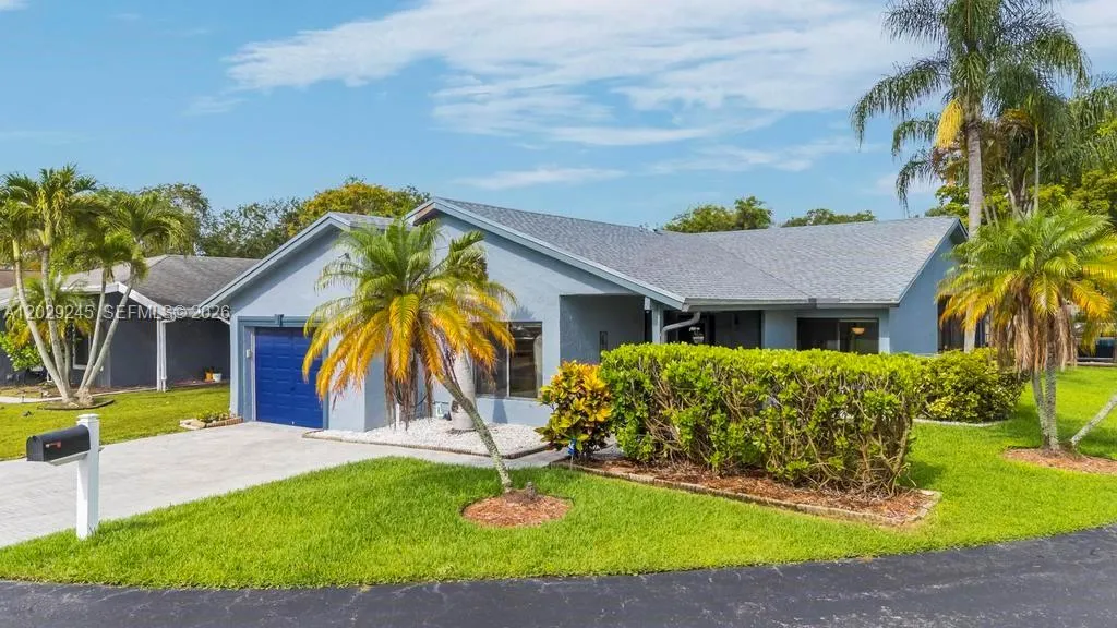 971 NW 89th Ave, Plantation FL 33324