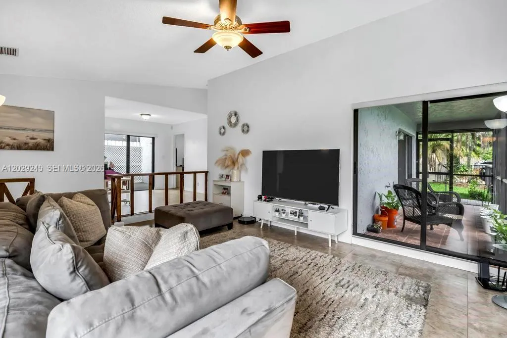 971 NW 89th Ave, Plantation FL 33324