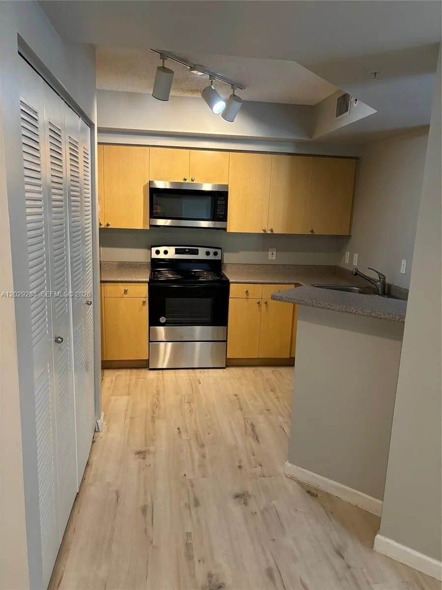 1919 Van Buren St # 308A, Hollywood FL 33020